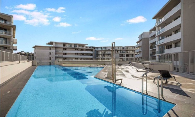 Turrella Apartamento | Two Bed Apartment next to train station (20 mins to Central)