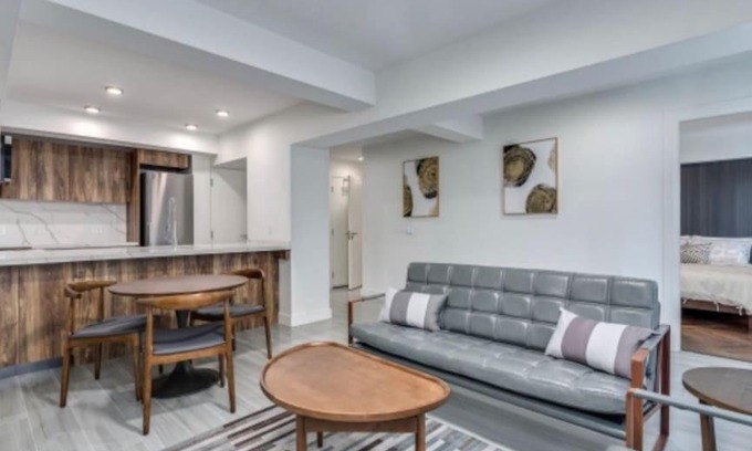 West End Apartamento | Two Bed & Breakfast Eterno Davie Village by Sunset Beach & Parking