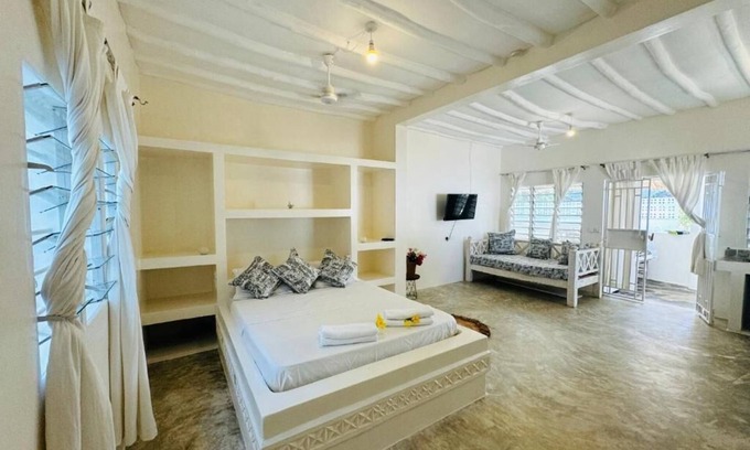 Watamu Cama Y Desayuno | Two bed rooms ensuite with bathroom #1