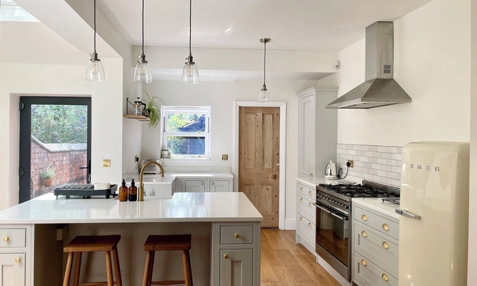 Birmingham Casa | Two Bed Victorian Townhouse Opposite QE/University