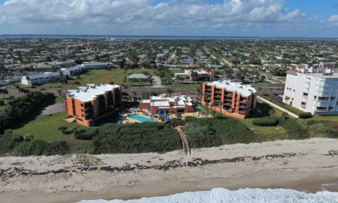 Indian Harbour Beach Complejo | Two Bedroom, Ocean Front, Luxury Condo, Indian Harbour Beach, FL 3814593