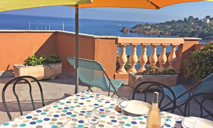 Theoule-sur-Mer Apartamento | Two-bedroom 55 m² apartment with roof terrace, air-conditioned, sea view