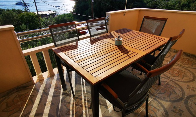 Drvenik Mali Apartamento | Apartamento para dos personas con terraza y vista al mar Drvenik Mali, Drvenik (A-16787-a)