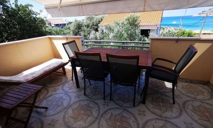 Drvenik Mali Apartamento | Apartamento para dos personas con terraza y vista al mar Drvenik Mali, Drvenik (A-16787-b)