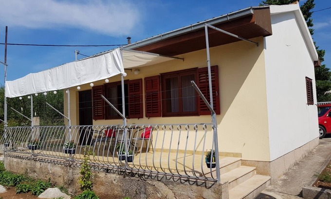 Kastel Stafilic Apartamento | Apartamento para dos personas con una terraza Kastel Stafilic, Kastela (A-16086-a)