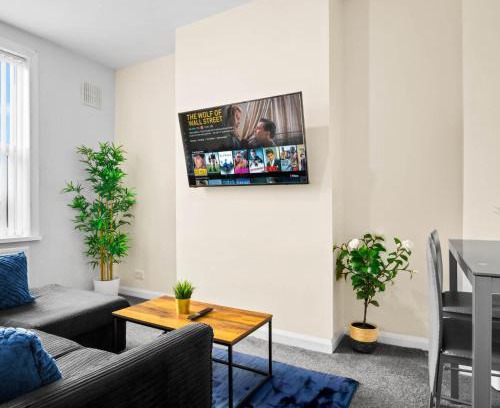 West Bromwich Apartamento | Two Bedroom Apartment - West Brom - Fast WiFi - Parking - Sleeps 3 WBB
