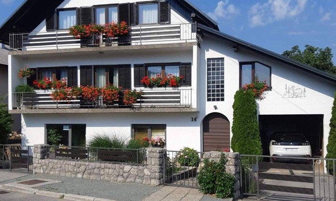 Ravna Gora Apartamento | Two bedroom apartment with balcony Ravna Gora, Gorski kotar (A-20790-a)