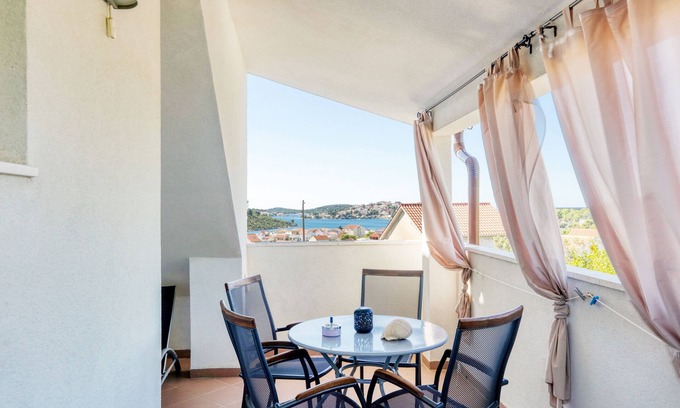 Podglavica Apartamento | Apartamento para dos personas con balcón y vista al mar Stupin Celine, Rogoznica (A-23257-b)