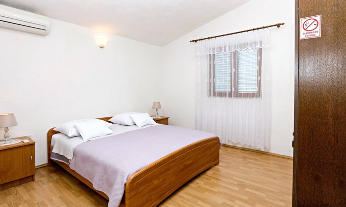 Podglavica Apartamento | Apartamento para dos personas con balcón y vista al mar Stupin Celine, Rogoznica (A-23812-b)