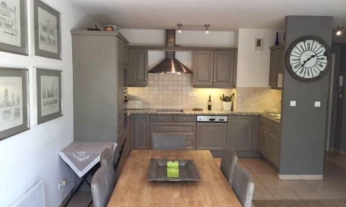 Lourmarin Apartamento | Apartamento de 2 dormitorios con aparcamiento y ascensor en Lourmarin