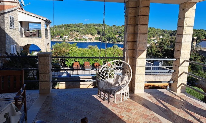 Rogac Apartamento | Two bedroom apartment with terrace and sea view Rogač, Šolta (A-21346-a)