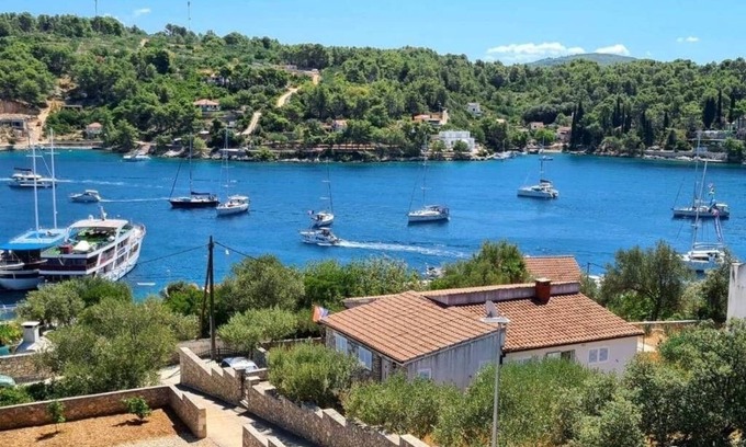 Rogac Apartamento | Two bedroom apartment with terrace and sea view Rogač, Šolta (A-21346-c)