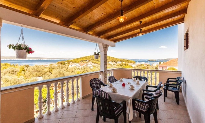Kukljica Apartamento | Apartamento para dos personas con terraza y vista al mar Kukljica, Ugljan (A-8238-a)