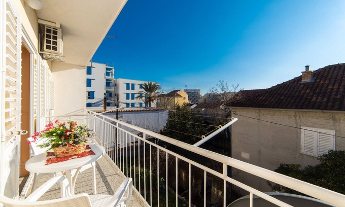 Donja luka Apartamento | Apartamento para dos personas con balcón y vista al mar Makarska (A-15375-a)