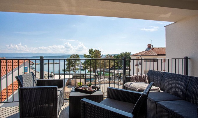 Porat Apartamento | Apartamento para dos personas con terraza y vista al mar Porat, Krk (A-19349-b)