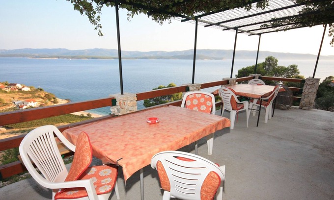 Nerezise Apartamento | Two bedroom apartment with terrace and sea view Bahía Vela Farska, Brac (A-2897-a)