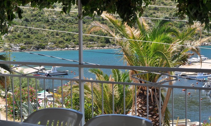Podglavica Apartamento | Apartamento para dos personas con terraza y vista al mar Stupin Celine, Rogoznica (A-2096-b)