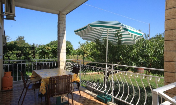 Basanija Apartamento | Apartamento para dos personas con una terraza Basanija, Umag (A-7149-b)
