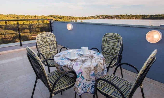 Verunic Apartamento | Apartamento para dos personas con terraza y vista al mar Verunic, Dugi otok (A-14286-c)
