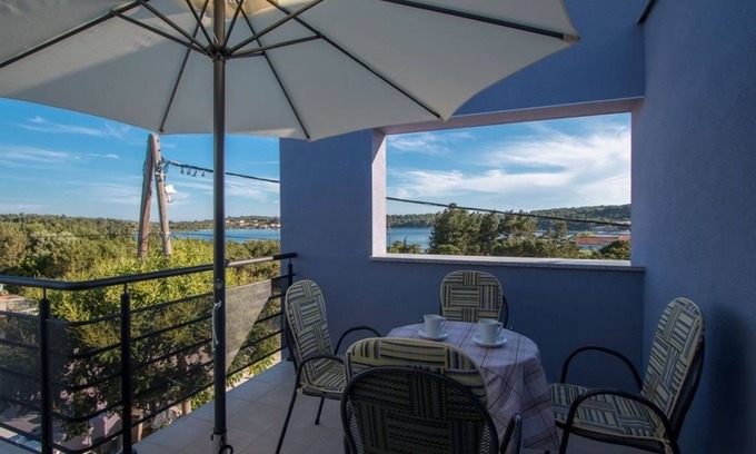 Verunic Apartamento | Apartamento para dos personas con terraza y vista al mar Verunic, Dugi otok (A-14286-d)