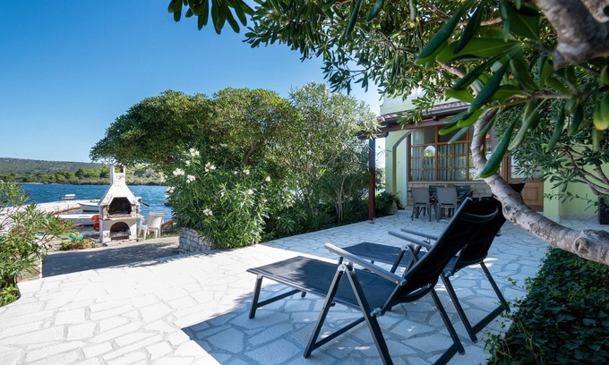 Veli Rat Apartamento | Apartamento para dos personas en la playa Veli Rat, Dugi otok (A-438-a)