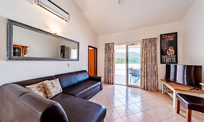 Kneza Apartamento | Apartamento para dos personas en la playa Kneza, Korcula (A-168-c)