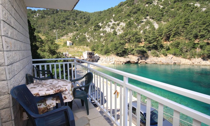 Bogomolje Apartamento | Apartamento para dos personas en la playa Bahía Mala Pogorila, Hvar (A-8953-a)