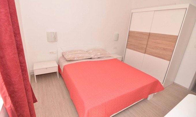 Tkon Apartamento | Apartamento para dos personas en la playa Tkon, Pasman (A-16589-c)