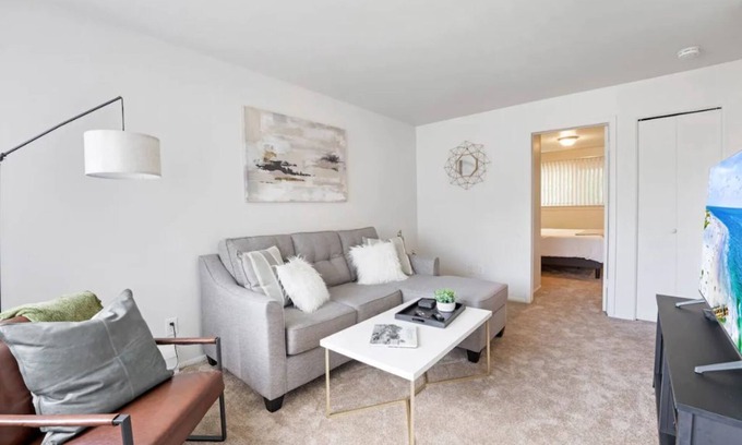 Gibraltar Apartamento | Two bedroom apartment - Near parks and Detroit River!