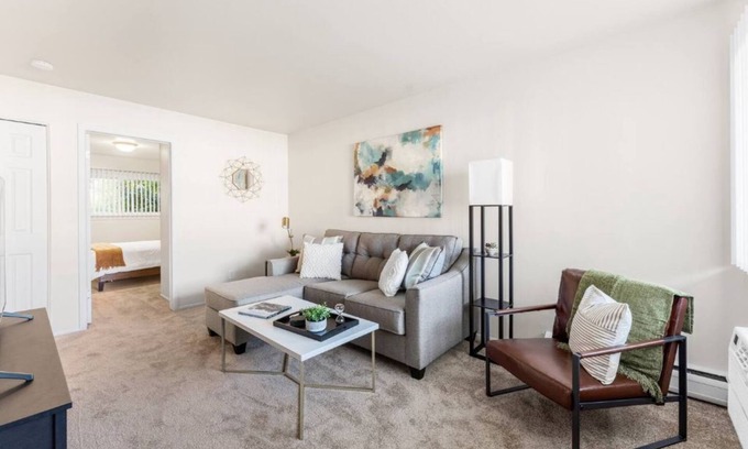 Gibraltar Apartamento | Two bedroom apartment - 30 minutes from Detroit!