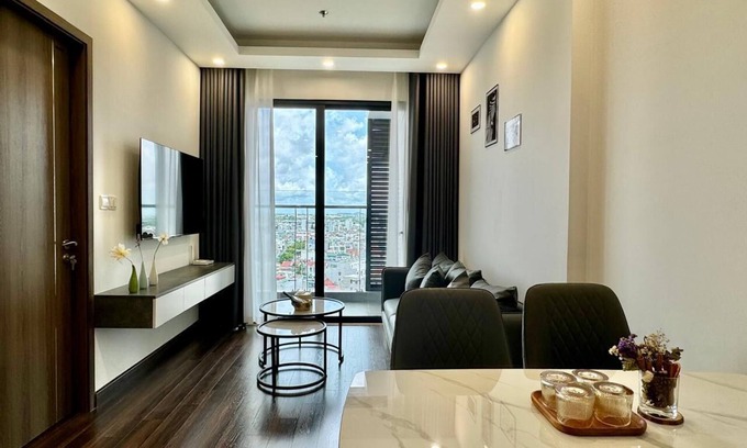 Le Chan Casa | Two-Bedroom Apartment with City View