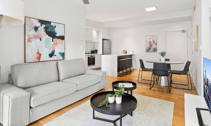 Bulimba Apartamento | Two-bedroom Apartment with Entertainment Sunroom