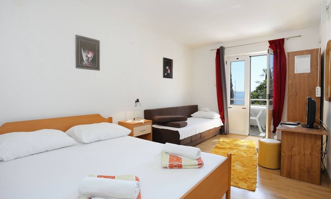 Zivogosce Apartamento | Apartamento para dos personas con balcón y vista al mar Zivogosce - Porat, Makarska (A-18218-b)