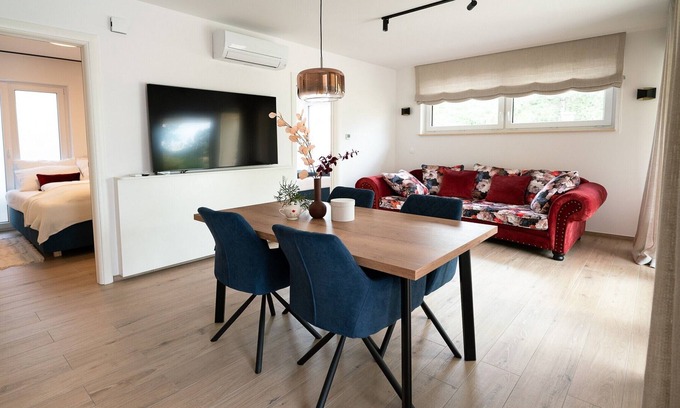 Sezana Apartamento | Two Bedroom Apartment with Terrace and shared pool