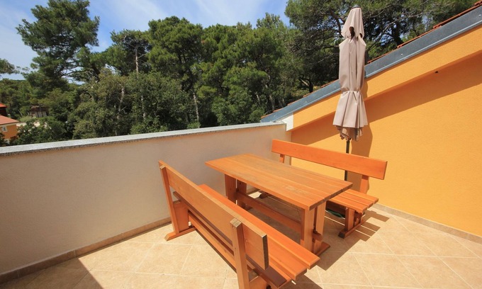 Artatore Apartamento | Apartamento para dos personas con una terraza Artatore, Losinj (A-8022-d)