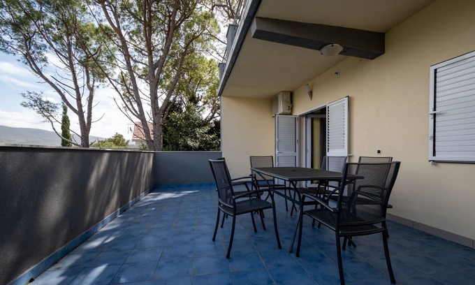 Donji Karin Apartamento | Apartamento para dos personas con terraza y vista al mar Donji Karin, Novigrad (A-22350-a)