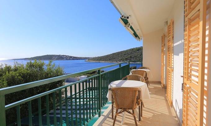 Sevid Apartamento | Apartamento para dos personas con balcón y vista al mar Sevid, Trogir (A-2044-a)