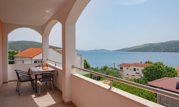 Poljica Apartamento | Apartamento para dos personas con terraza y vista al mar Poljica, Trogir (A-11103-a)