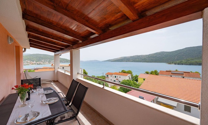 Poljica Apartamento | Apartamento para dos personas con terraza y vista al mar Poljica, Trogir (A-11103-b)