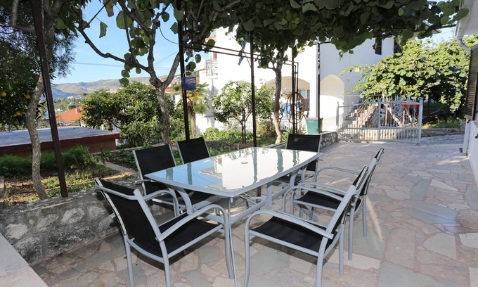 Trogir Apartamento | Apartamento para dos personas con una terraza Trogir (A-10342-a)