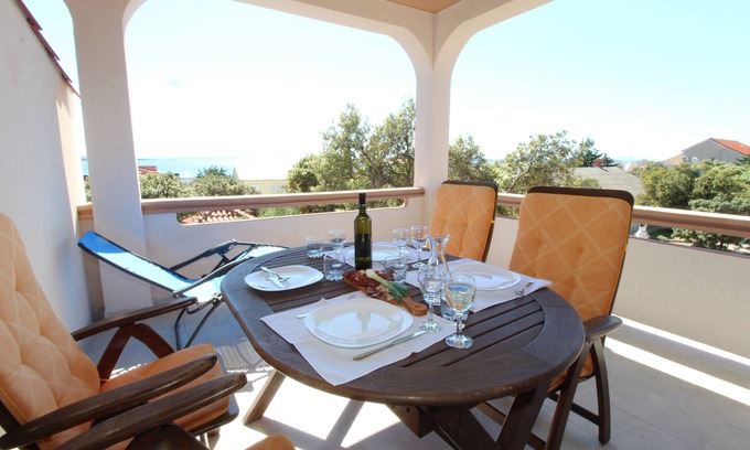 Mandre Apartamento | Apartamento para dos personas con terraza y vista al mar Mandre, Pag (A-6309-b)