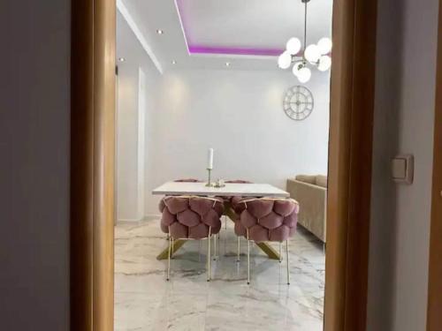 Zagvozd Apartamento | Two Bedroom Apartment with Terrace and Swimming pool