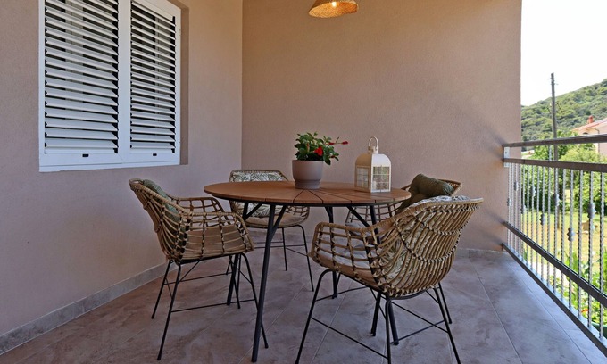 Kampor Apartamento | Apartamento para dos personas con terraza y vista al mar Kampor, Rab (A-17396-a)
