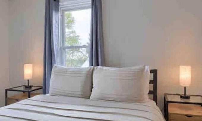 Middletown Apartamento | Two Bedroom Apt. with laundry