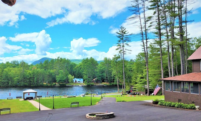 Lake Luzerne Cabina | Two Bedroom Carpenter Cabin