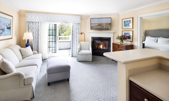 South Rehoboth Apartamento | Two-Bedroom Club Suite | Full Kitchen & Balcony