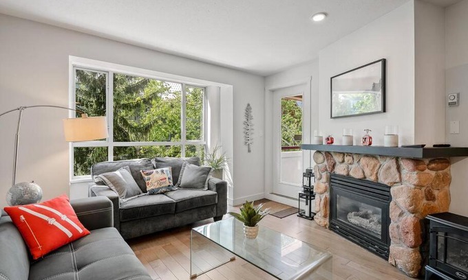 Village North Apartamento | Two Bedroom Condo in Whistler Village steps from Gondola