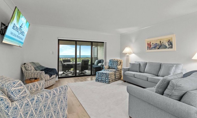 Beachview Country Club Estates Condominio | Two Bedroom, Corner Unit with Views of the Gulf of Mexico - Sanddollar B101