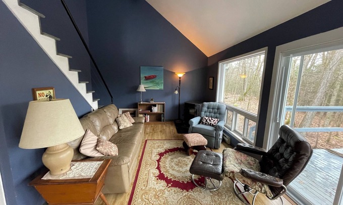 Central Frontenac Cabaña | Two-bedroom cottage on quiet lake, family-friendly — kayaks, canoe (sauna avail)