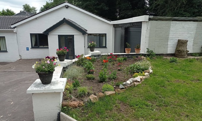 Newark upon Trent Casa | Two bedroom cottage in a quite woodland setting